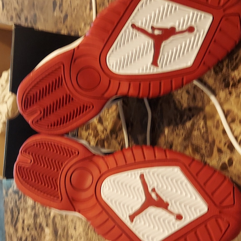 NWOT Air Jordan loyals - Picture 5 of 5